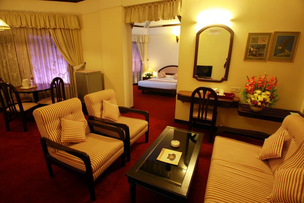 Manuelsons Malabar Palace Кожикоде Экстерьер фото