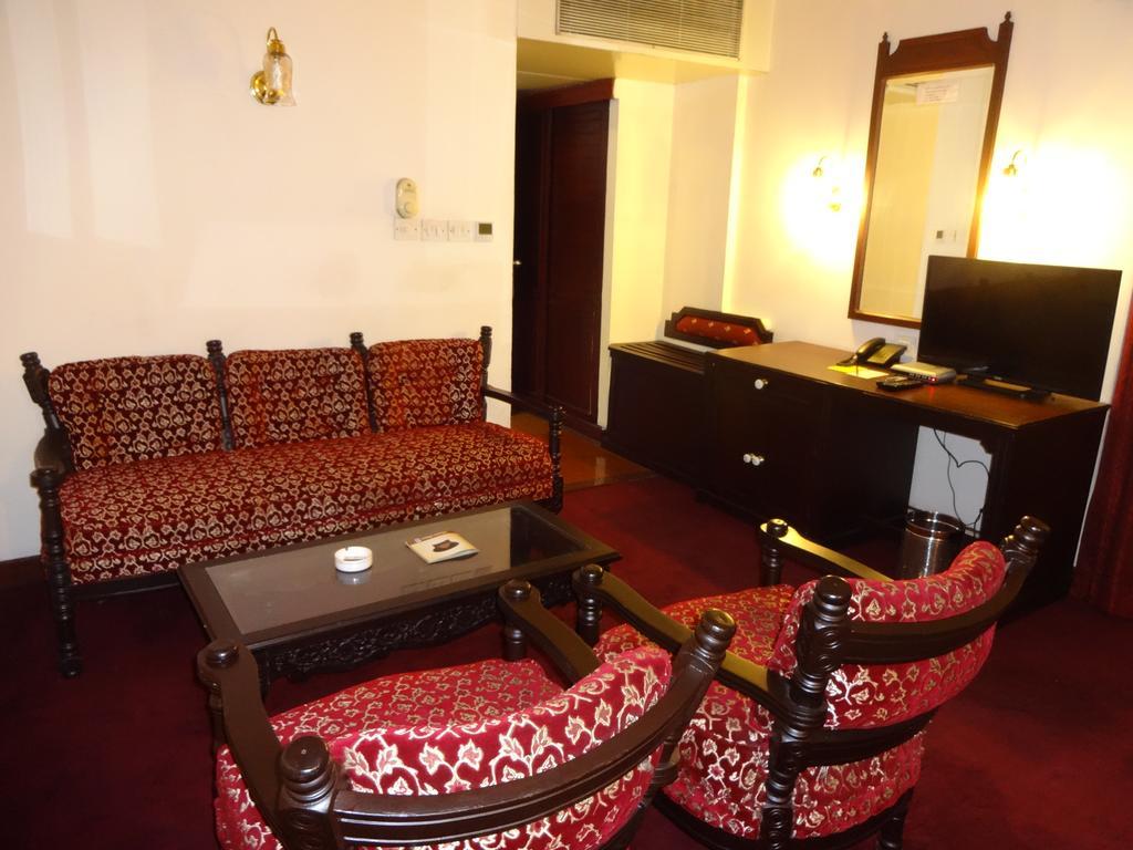 Manuelsons Malabar Palace Кожикоде Экстерьер фото